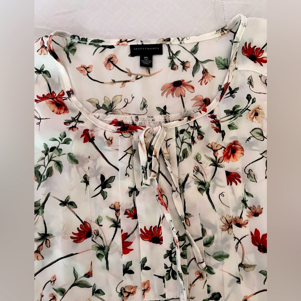 White XL blouse with floral pattern